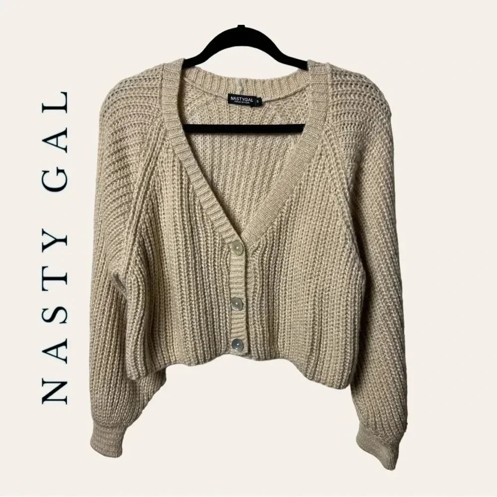 1162. Nasty GAL LONG SLEEVE CROPPED SWEATER CARDIGAN SIZE SMALL BEIGE IN‎ COLOR